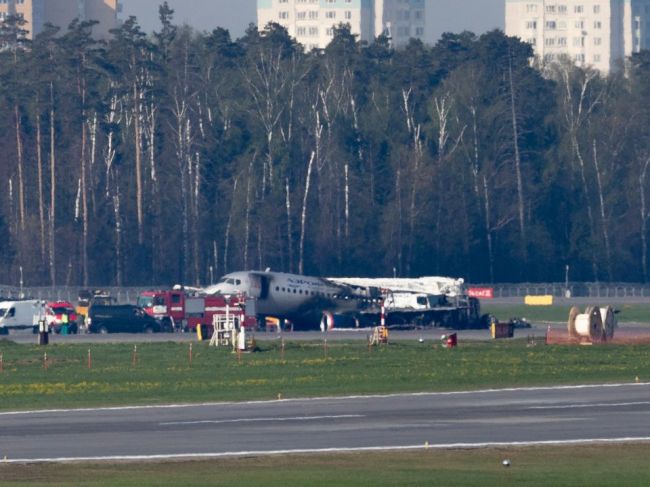 Pellegrini a Danko vyjadrili sústrasť obetiam leteckej havárie v Moskve