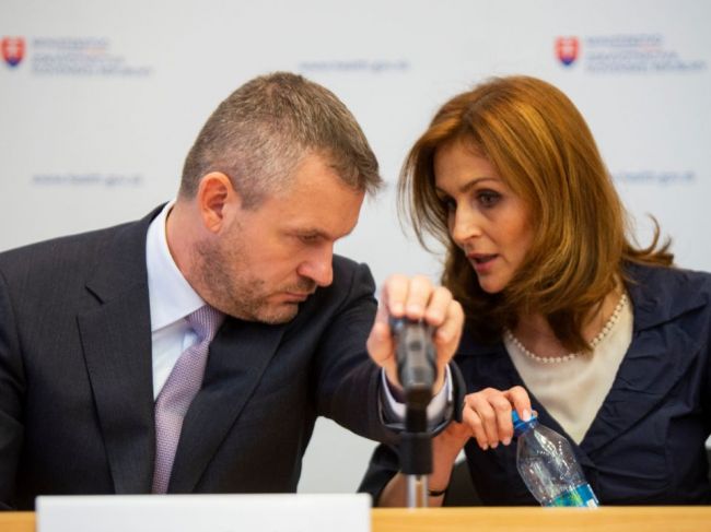 Pellegrini a Kalavská sa stretnú s riaditeľmi pre zlý stav nemocníc