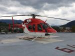 Vážne zranenému mužovi letel na pomoc záchranársky vrtuľník