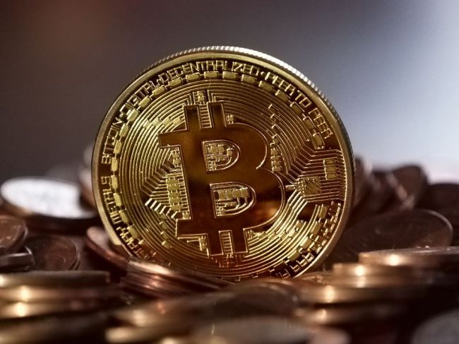 Bitcoin pokračuje v raste a jeho kurz sa blíži k hranici 6000 USD