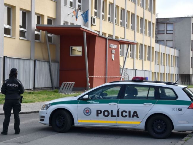 Na súdoch na Slovensku boli nahlásené bomby, situáciu preverujú