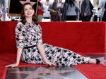 Anne Hathawayová má hviezdu na Hollywoodskom chodníku slávy