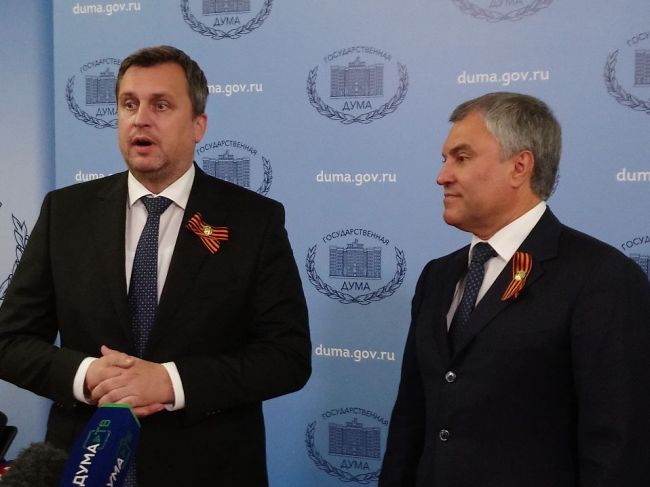 Bugár a Kollár schvaľujú účasť Danka na prehliadke v Rusku