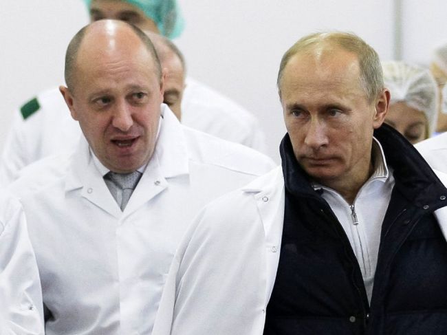 Rodičia detí nakazených dyzentériou žalujú firmu "Putinovho kuchára"