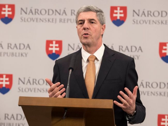 Bugár: Keď niekto chce spievať hymnu iného štátu, nemôže byť za to pokutovaný