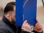 Prokurátori žiadajú doživotie pre vraha stovky pacientov