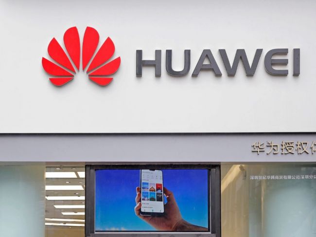 Google začína utlmovať vzťahy s Huaweiom, ktorý tak stratí prístup k Androidu