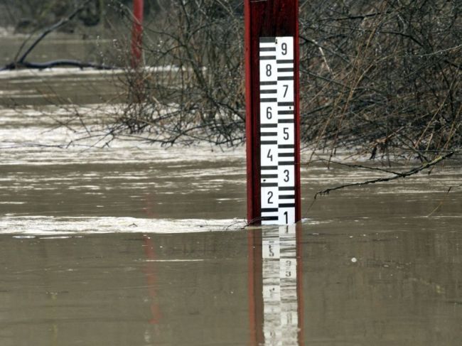 SHMÚ varuje pred intenzívnym dažďom a povodňovou aktivitou