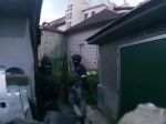Policajti zasahovali proti extrémistom, pre jedného muža navrhli väzbu