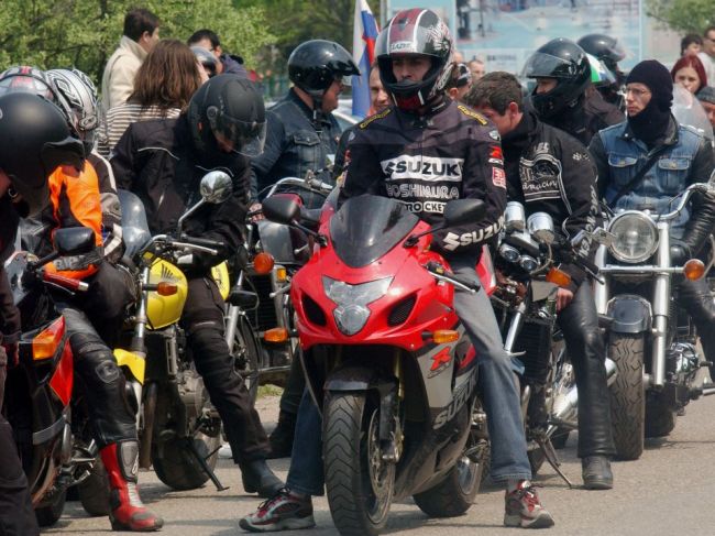 V priebehu hodiny a pol havarovali v Trnavskom kraji traja motorkári