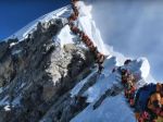 Video: Situácia na Mount Evereste je kritická. Toto je dôvod, prečo stále viac ľudí umiera