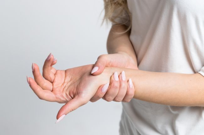 Mravčenie prstov môže byť spôsobené nedostatkom vitamínu. Pomôžu vám tieto testy