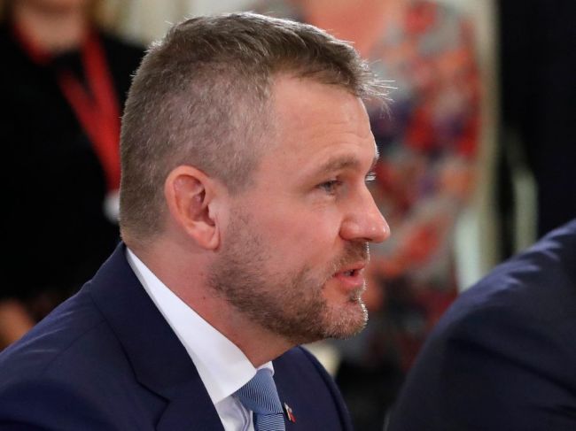 Pellegrini: Na jednej stoličke nemôže stáť ani padať budúcnosť strany