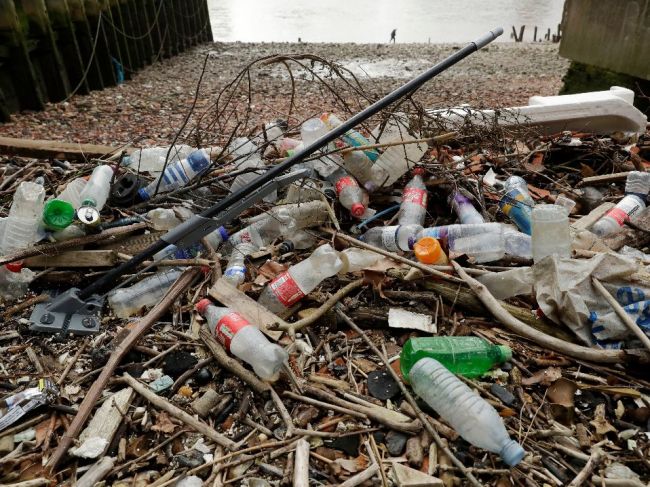 Negatívne vplyvy na prírodu má plast aj hliník, kľúčom je zníženie výroby