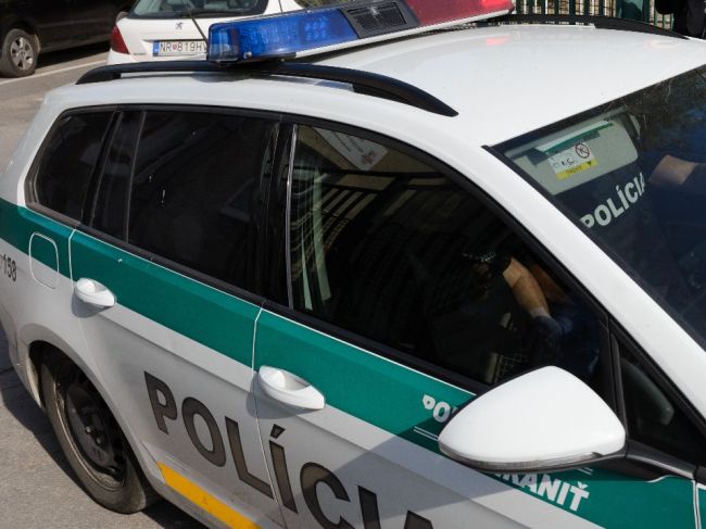 Muž napadol v dome majiteľa príborovým nožom