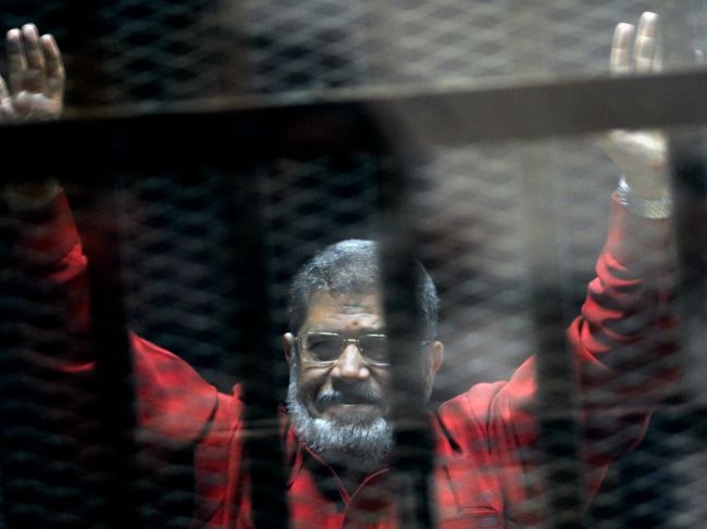 Zomrel bývalý egyptský prezident, skolaboval počas súdu