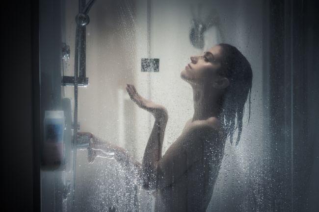 Dĺžka sprchovania a kúpania odhaľuje temnú stránku vášho duševného stavu