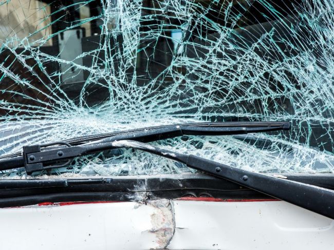 Tragický utorkový večer: Zrážka s autobusom si vyžiadala 1 obeť