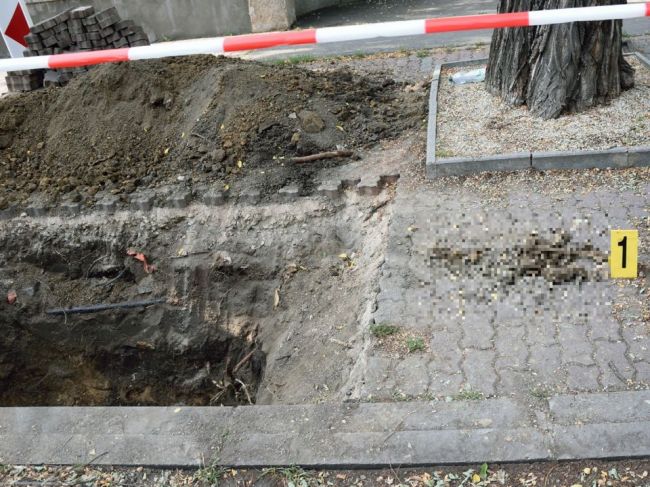 V montážnej jame sa našli ľudské kosti