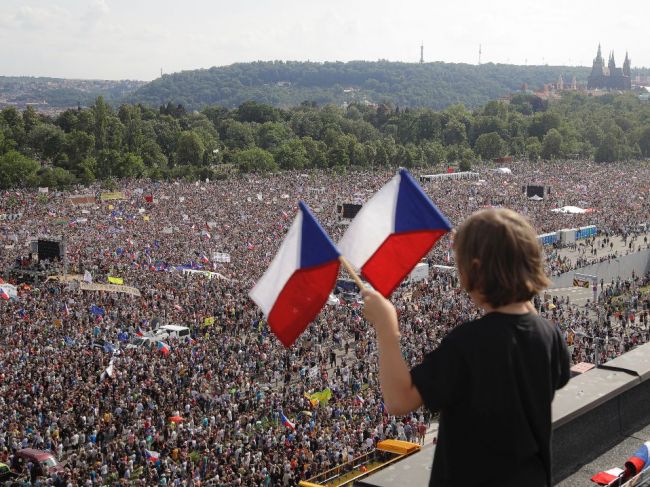 Okolo 250.000 ľudí sa zhromaždilo na protivládnom proteste v Prahe