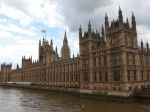 Pre požiarny poplach evakuovali britský parlament