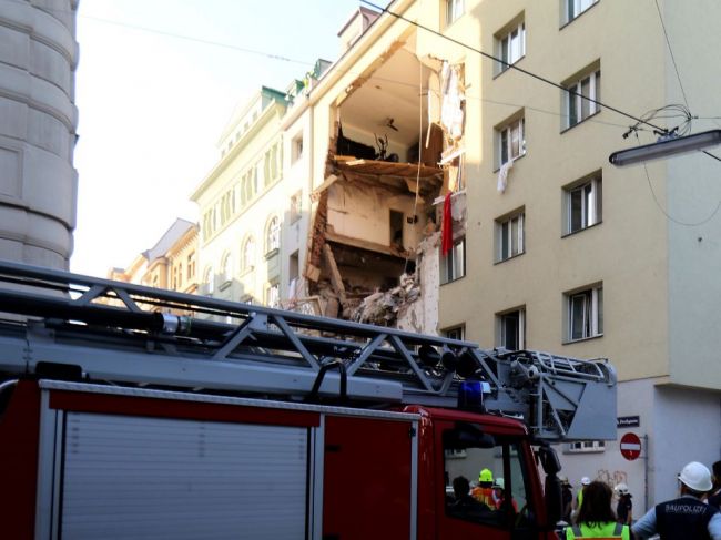 VIDEO: Explózia v obytnej budove vo Viedni
