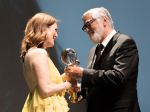 Krištáľový glóbus získala oscarová herečka Julianne Moorová