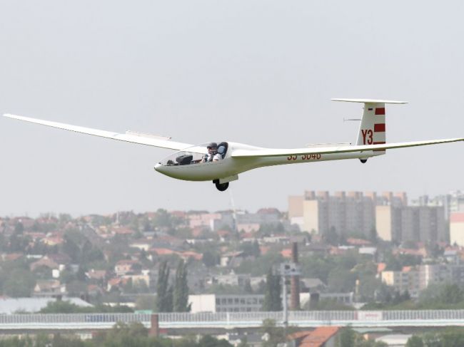 Leteckí záchranári pomáhali žene zranenej pri pristávaní vetroňa
