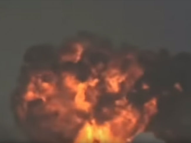 Video: Pilot spôsobil obrovskú explóziu