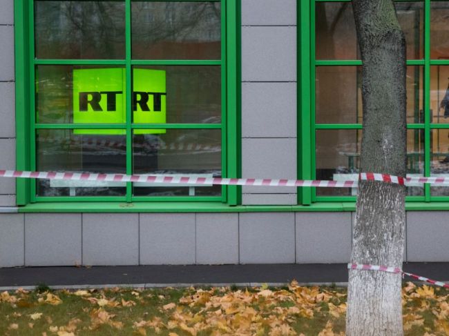 Ruské stanice RT a Sputnik dostali zákaz účasti na konferencii