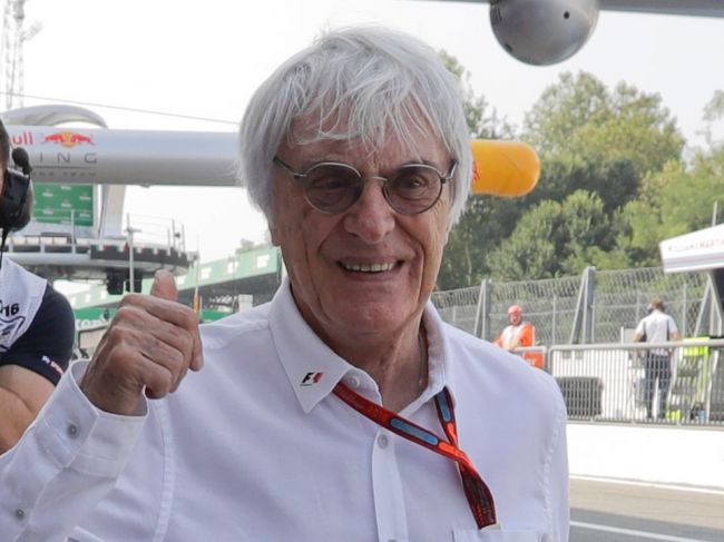 Ecclestone: Ak by chcel Putina niekto zastreliť, postavil by som sa pred neho