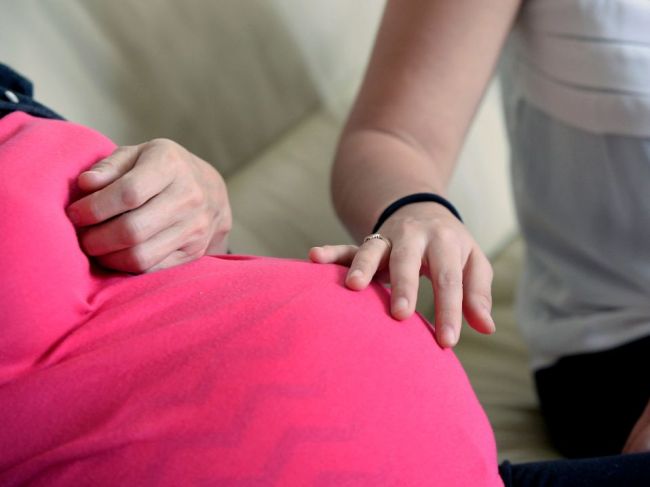 Počet narodených na Slovensku už len mierne prevyšuje počet zomretých