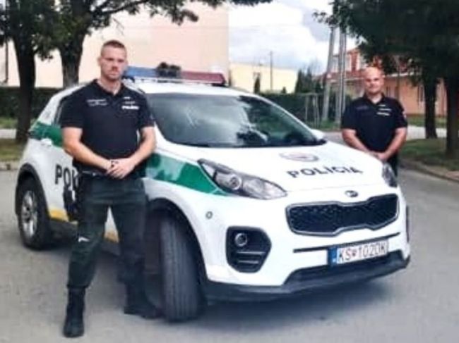 Muža napadol roj ôs, zachránili ho policajti