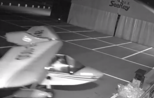 Video: Chlapec ukradol dve lietadlá, toto s nimi urobil
