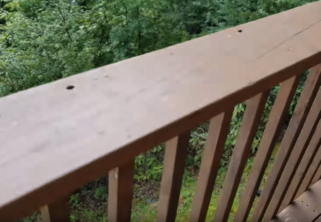 Video: Muž sa pozrel dole z balkóna a neveril vlastným očiam, po tomto musel utekať