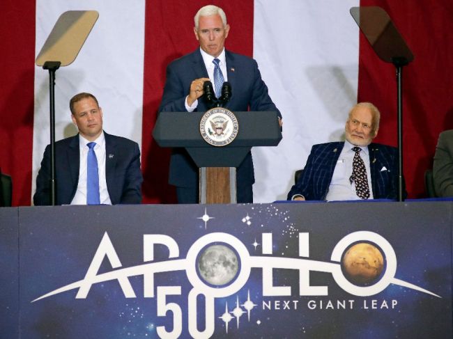 USA si pripomenuli 50. výročie prvého pristátia človeka na Mesiaci