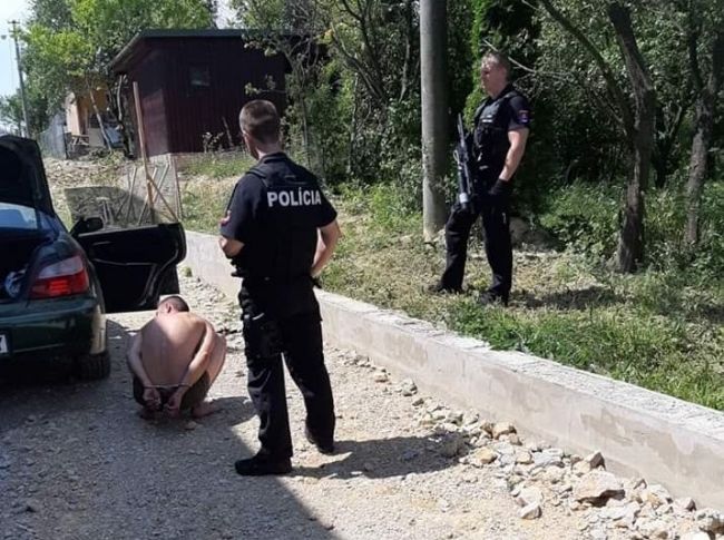 Muža, ktorý znepríjemňoval život obyvateľom Pereša, vzali do väzby