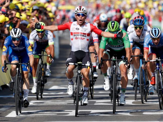 Tour de France: Sagan pokoril rovinatú etapu medzi prvými