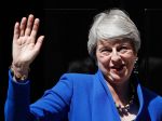 Britská premiérka Mayová odovzdala kráľovnej svoju demisiu
