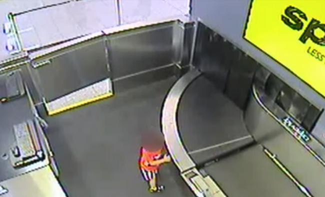 Video: Dieťa zalarmovalo celé letisko, bezpečnosné kamery zachytili neuveriteľný incident