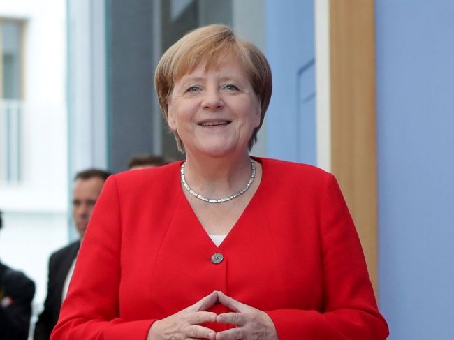 Macron a Merkelová pozvali Johnsona na návštevu