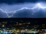 Na celom Slovensku naďalej hrozia búrky