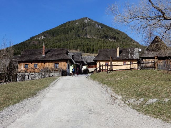 Zranenej turistke nad Vlkolíncom pomáhali horskí záchranári