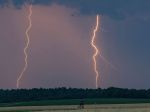 Dvoch ľudí zranil blesk na kúpalisku v Csepeli
