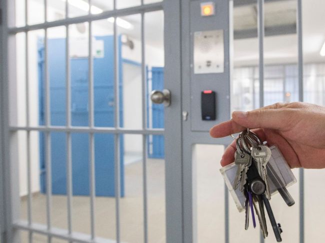 Muž podľahol bodným poraneniam, podozrivá osoba je v cele