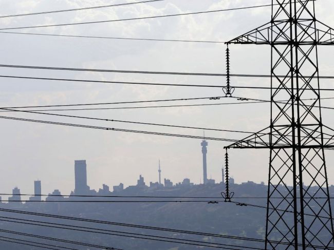 Na Slovensku je po nedeľných búrkach bez elektriny 1500 odberných miest