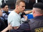 Ruského opozičného lídra Navaľného mohli podľa jeho lekárky otráviť