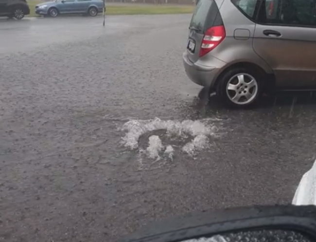 Hasiči zasahujú v súvislosti s nepriaznivým počasím, najhoršie je to v tomto meste