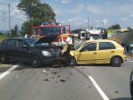V Michalovciach došlo k čelnej zrážke troch vozidiel