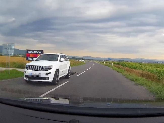 Polícia rieši hrozný prípad: Vodič ťahal za autom psa